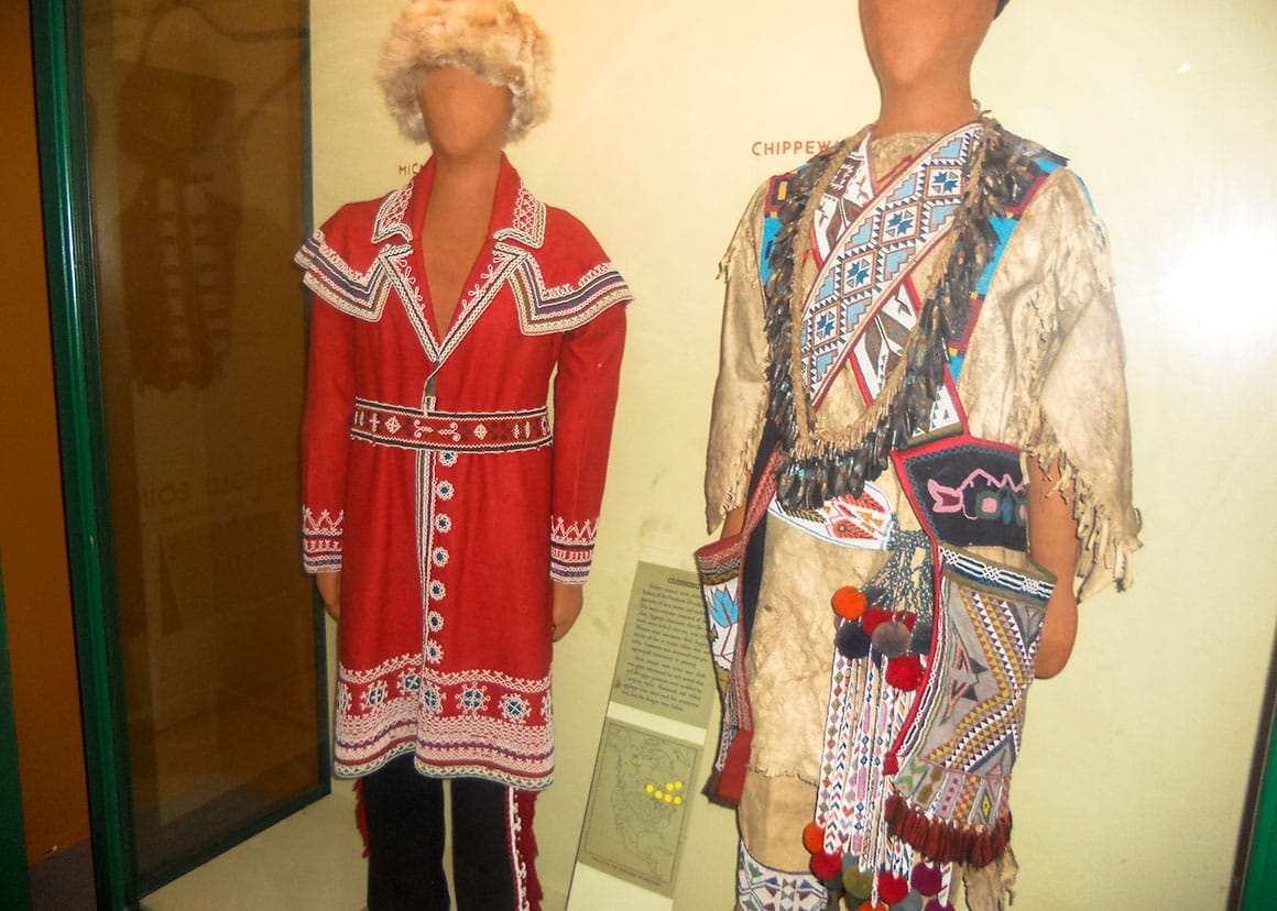 Chippewa tribe clothes